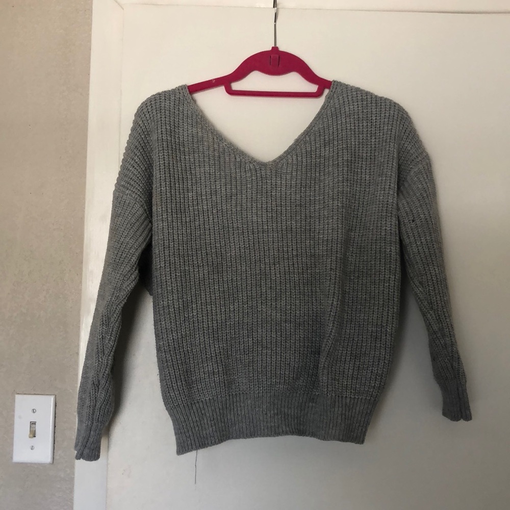 Super cute cross back gray sweater